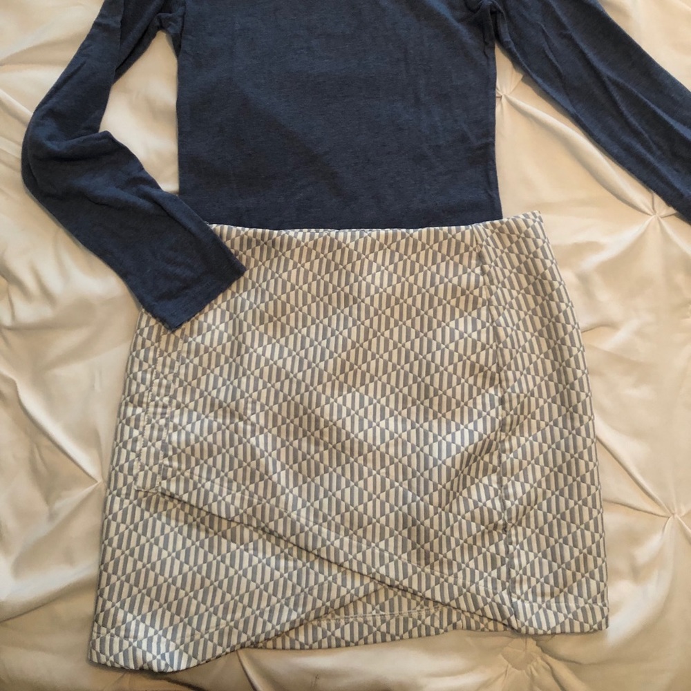 Blue & white patterned mini skirt